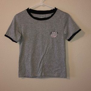 grey tee